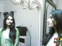 Hot Indian Babe Farida Nude Selfies