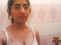 Hot Indian Babe Farida Nude Selfies