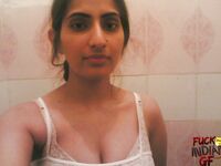 Hot Indian Babe Farida Nude Selfies