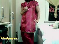 Pakistani Babe Fauzia Showing Panty To Lover