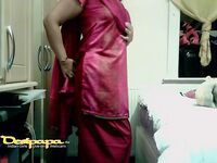 Pakistani Babe Fauzia Showing Panty To Lover