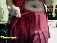 Pakistani Babe Fauzia Showing Panty To Lover