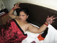 Indian Aunty Shakuntala Exposing Huge Boobs