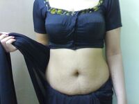 Indian Housewife Hina Sexy Black Saree Pics