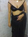Indian Housewife Hina Sexy Black Saree Pics