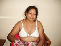Mature Naked Aunty Hira Naked Photoshoot