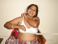 Mature Naked Aunty Hira Naked Photoshoot