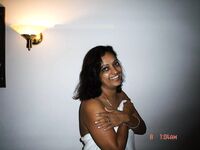 Mature Naked Aunty Hira Naked Photoshoot