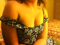 Hot Indian Girl Showing Cleavages Big Tits