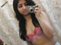Indian Girl Seema Pink Bra Pics Leaked