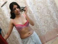 Indian Girl Seema Pink Bra Pics Leaked