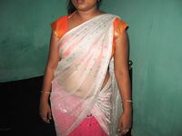 Indian Karina Bhabhi Showing Her Juicy Pussy