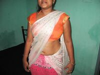 Indian Karina Bhabhi Showing Her Juicy Pussy