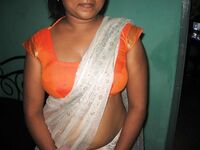 Indian Karina Bhabhi Showing Her Juicy Pussy