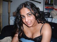 Indian Neha Bhabhi Dress Changing Pics Leaked