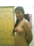 Indian College Girl Slim Sexy Shower Pics