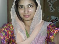 Pakistani Sexy Hasina Nude Showing Tits