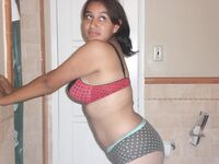 Indian babe sexy lingerie bedroom pics