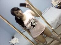 Plumpy indian girl taking her naked pic from her mobile