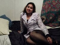 Stunning indian babe sexy poses on camera