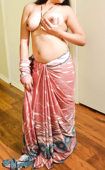 Spicy Indian Bhabhi boobs show on cam