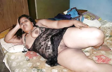 Sexy Kerala Aunty nude show on cam for her neighbor