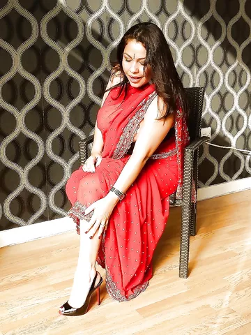 Beautiful Desi chubby lady nude pics