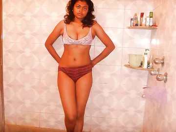Big Boob Bengali girl exposing her nude figure