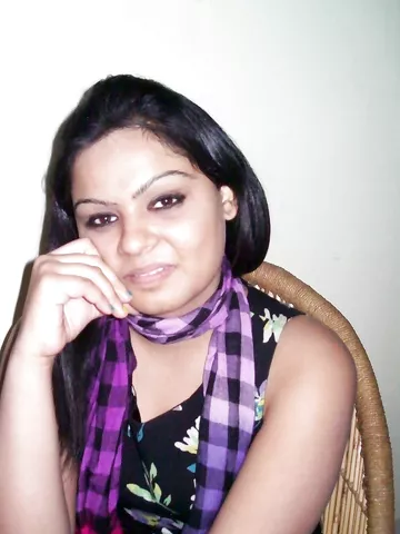Chubby Indian Girl nude show pictures for chubby lovers
