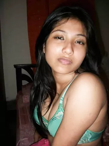 Cute Indian girl blowjob pics