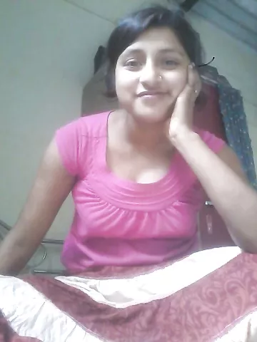 Sexy Indian college girl exposing herself on cam