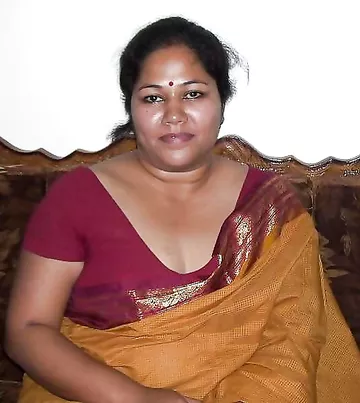 Cheating Indian wife displaying her naked boobs