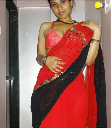 Sexy Auntie in red saree will make you horny