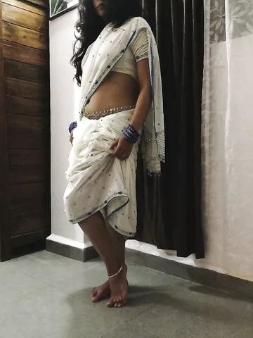Desi Bhabhi sex teaser photos