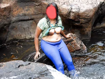 Desi Bhabhi ass pussy show pics outdoors