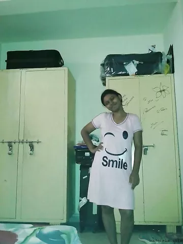 Indian hairy pussy girl nude photos