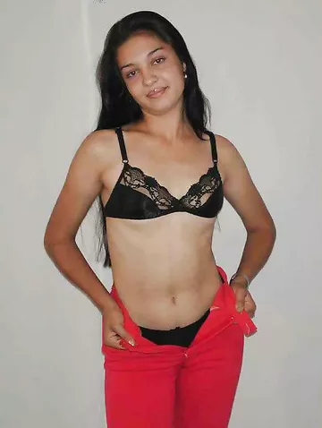 Sexy Indian desi bhabhi strips naked for lover