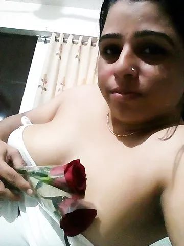 Indian Milf Bhabhi nude pics