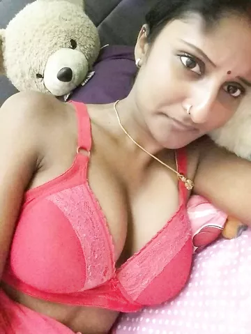 Indian Bhabhi nude selfie photos