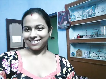 Busty Bengali MILF boobs show with a smiling face
