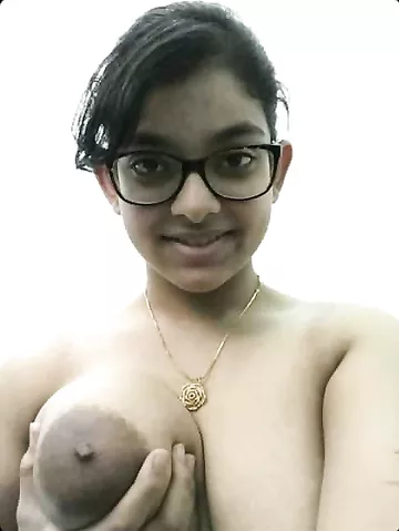 Hot Desi beauty showing her nude body