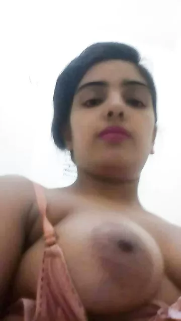 Paki nurse nude photos for her lover leaked online