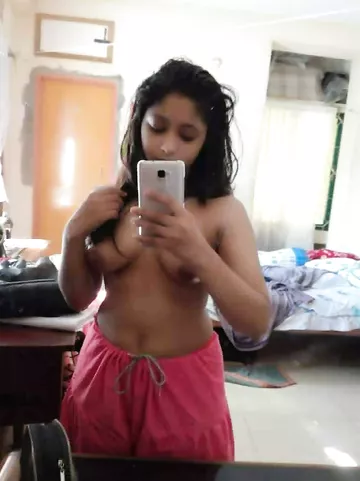 Leaked sexy Desi beauty hot selfies