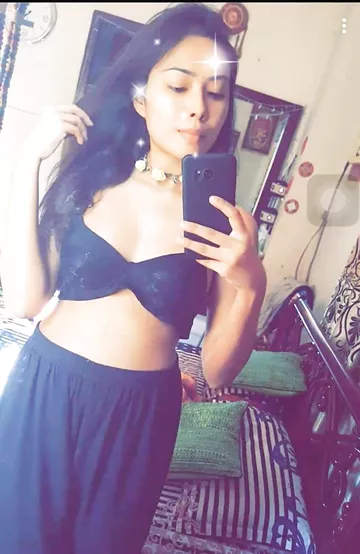 Adore watching sexy GF nude pics