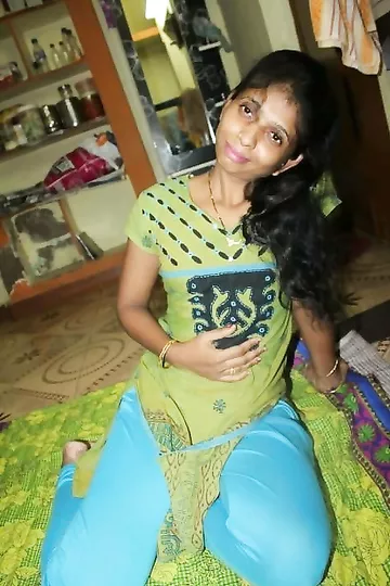 Kerala wife nude pics for her WhatsApp lover