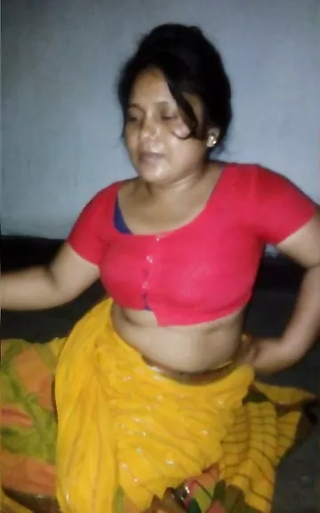 Newly-married Muslim wife nude pics