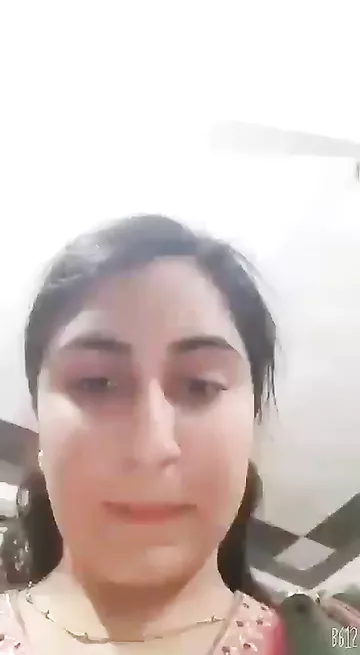 Paki housewife stripping salwar suit and pussy show pics