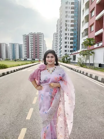 Newly married Indian girl nude sex photos