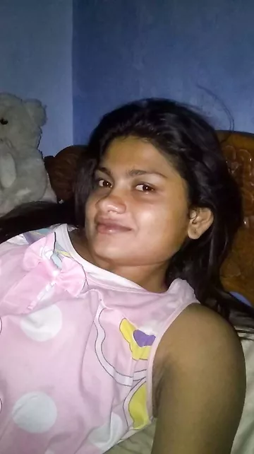 Indian girl showing pussy on cam