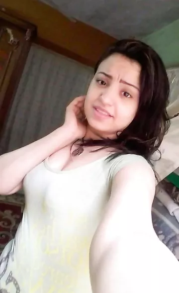 Sexy Desi girl nude selfies